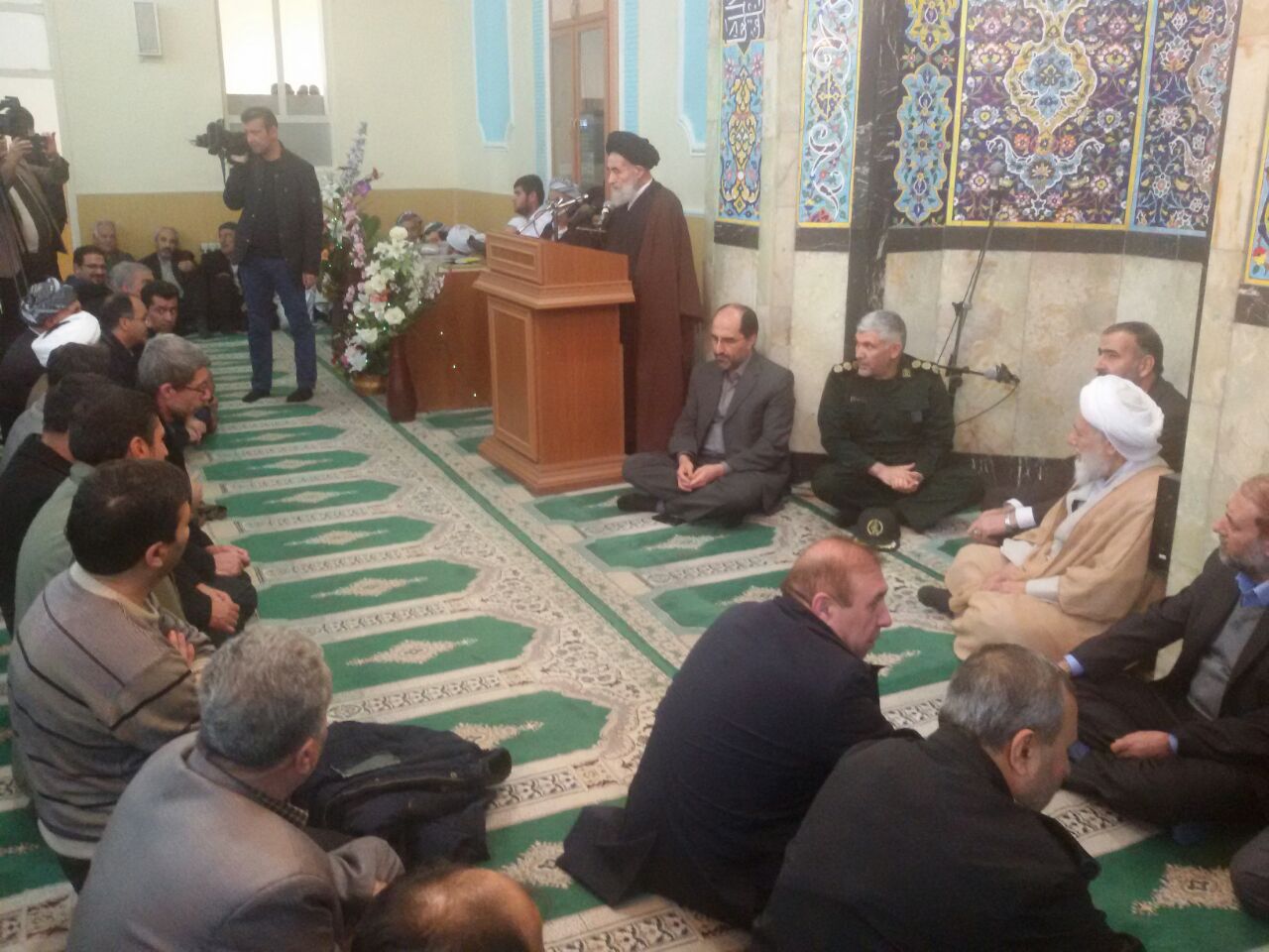 پیامبر اکرم (ص) اسوه برادری و اخوت بود پیامبر اکرم (ص) اسوه برادری و اخوت بود