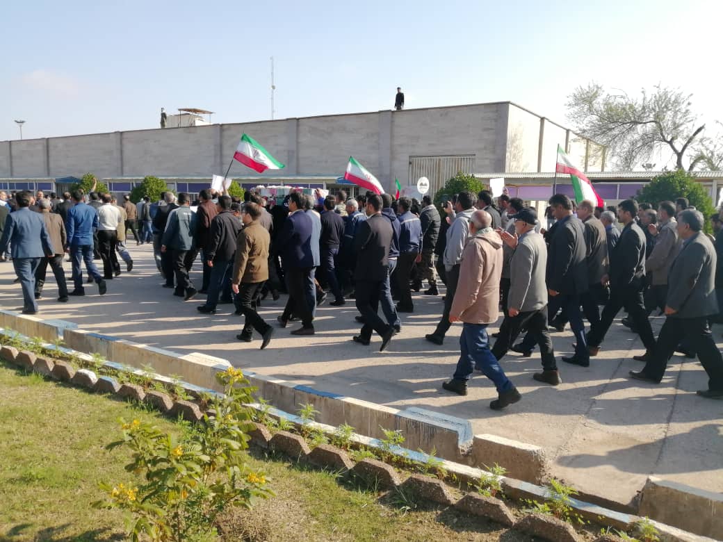 خاک سپاری پیکر مطهر یک شهید گمنام در اهواز خاک سپاری پیکر مطهر یک شهید گمنام در اهواز