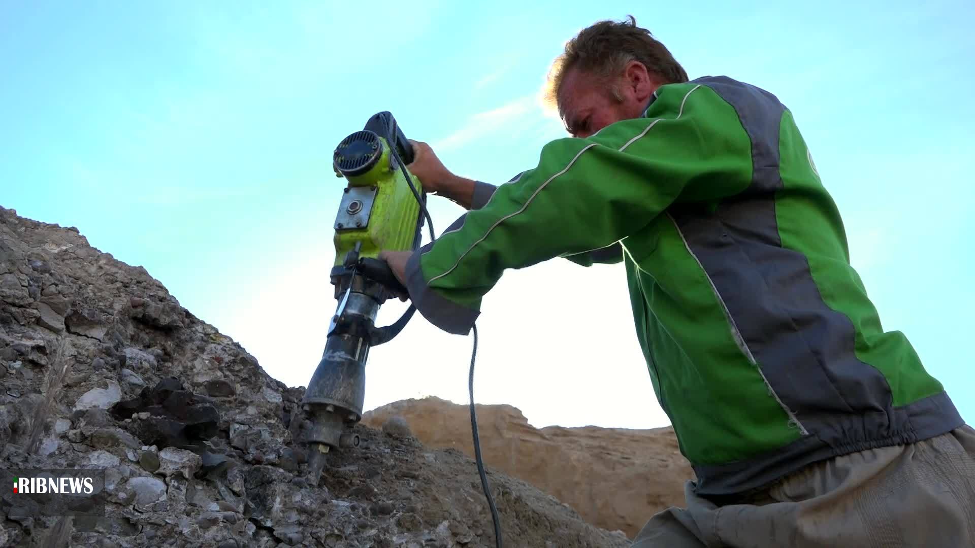 گزارش مکتوب ... سنگ&zwnj;ها نان می&zwnj;شود،نان بوی خامی می دهد