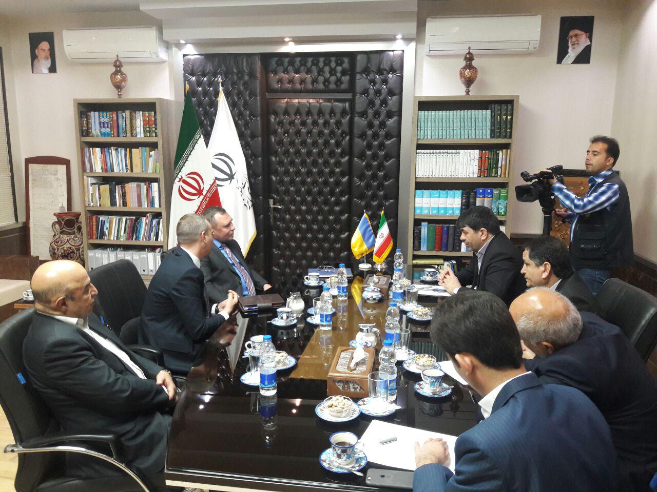 اعلام آمادگی سفیر اوکراین برای سرمایه گذاری انتقال آب از دریای عمان به یزد اعلام آمادگی سفیر اوکراین برای سرمایه گذاری انتقال آب از دریای عمان به یزد