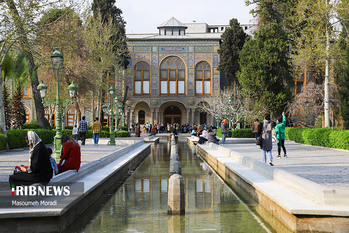 مسافران نوروزی در کاخ موزه گلستان تهران