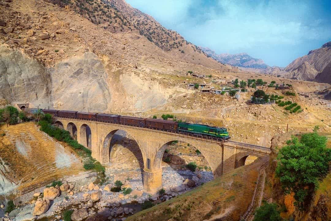 رشد ۵۴ درصدی بارگیری کالا در راه آهن زاگرس