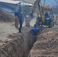 عملیات حفاری اصلاح شبکه آب شرب روستای شاوله نقده