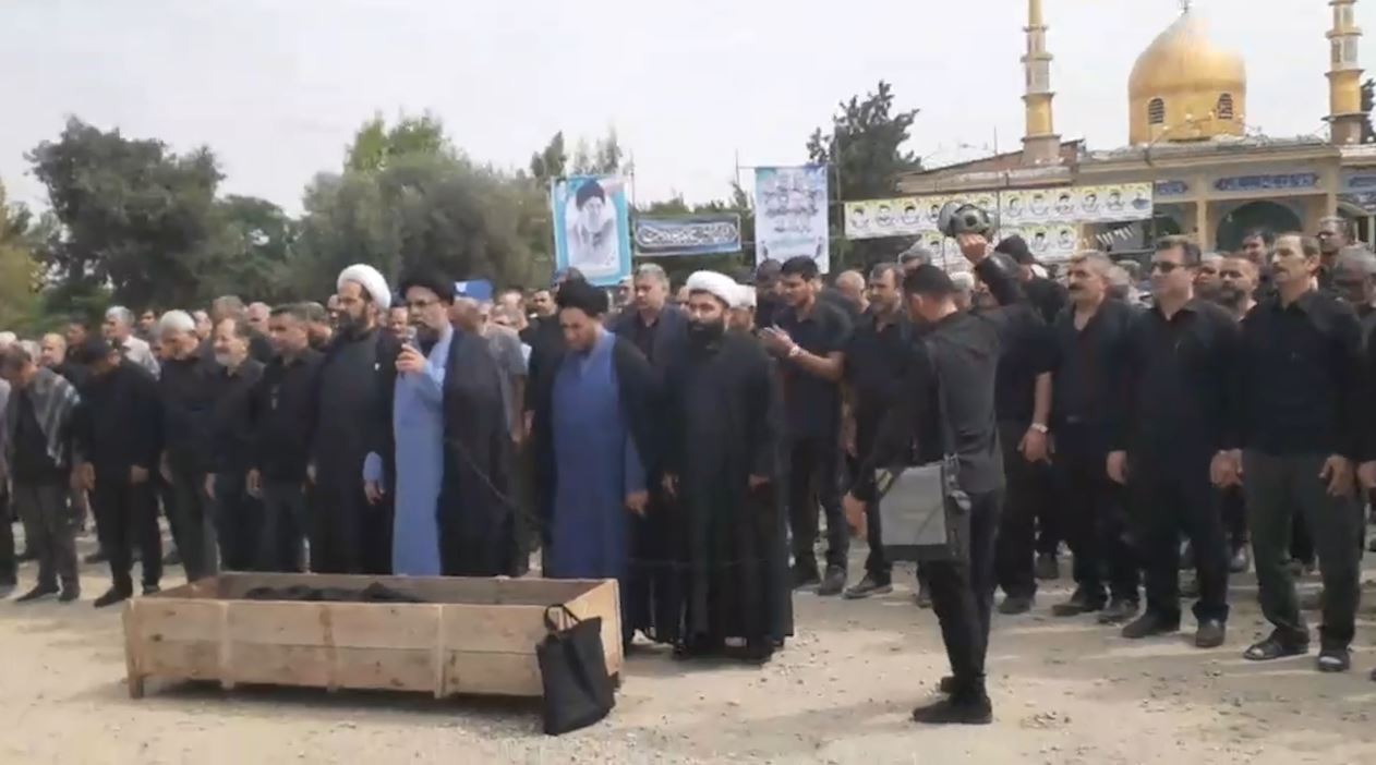 تشییع پیکر پدر شهید در روستای کریم آباد گرگان