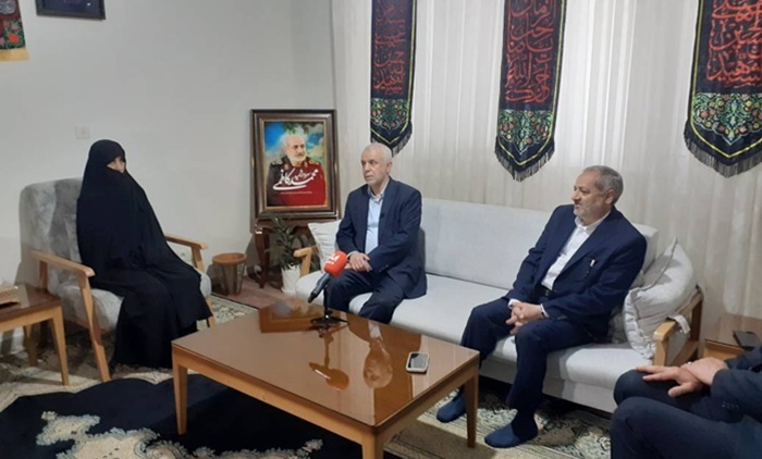 دیدار رئیس بنیاد شهید با خانواده شهید محمد کاظمی دیدار رئیس بنیاد شهید با خانواده شهید محمد کاظمی