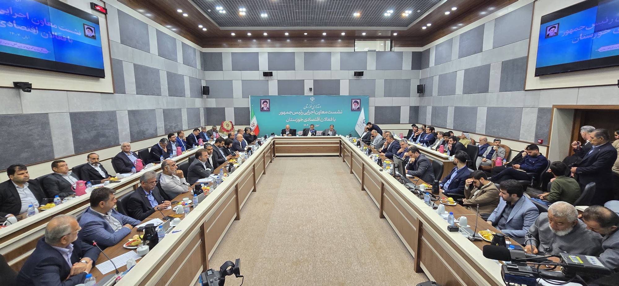 حل مشکلات اقتصادی با نگاه ملی و حمایت از بخش خصوصی