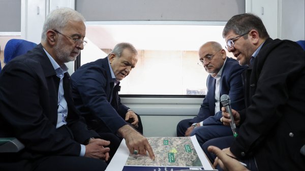 بازدید رئیس‌جمهور از خطوط ریلی حومه تهران